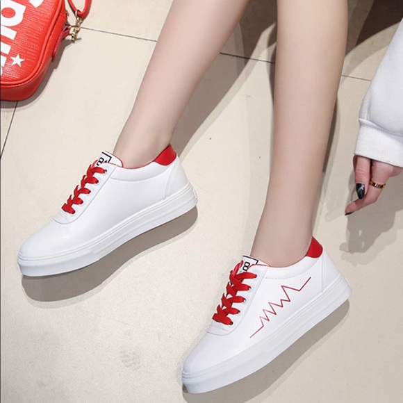 White and red heartbeat print sneakers size 8 - Picture 6 of 6